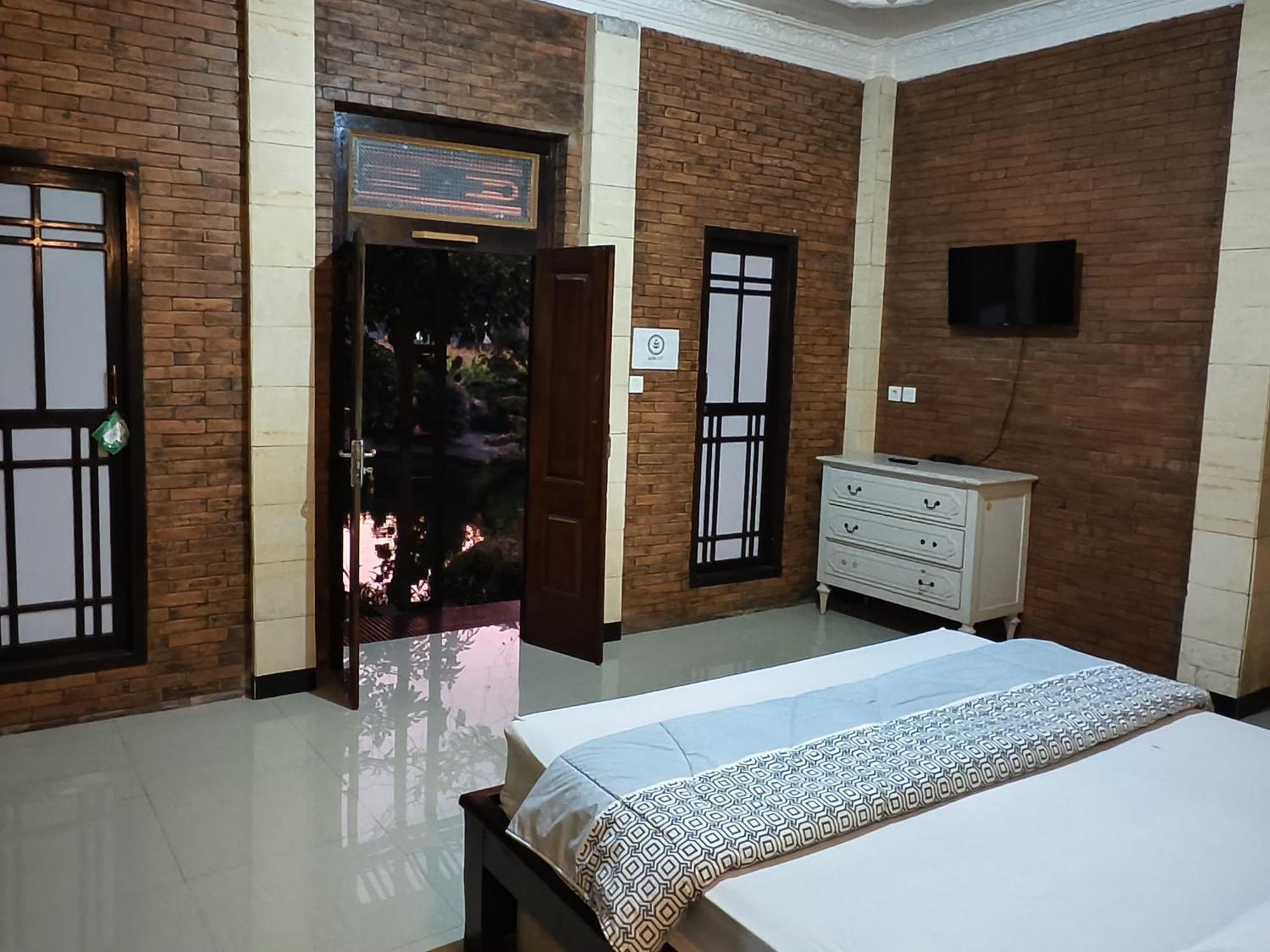 Lotus 2 Guest House Magelang Exteriör bild