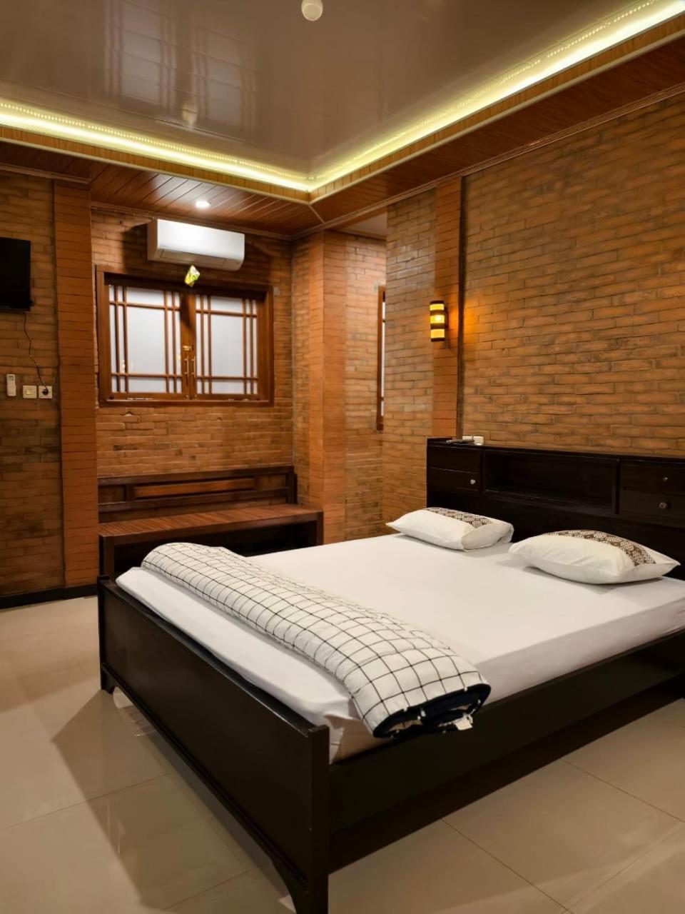Lotus 2 Guest House Magelang Exteriör bild