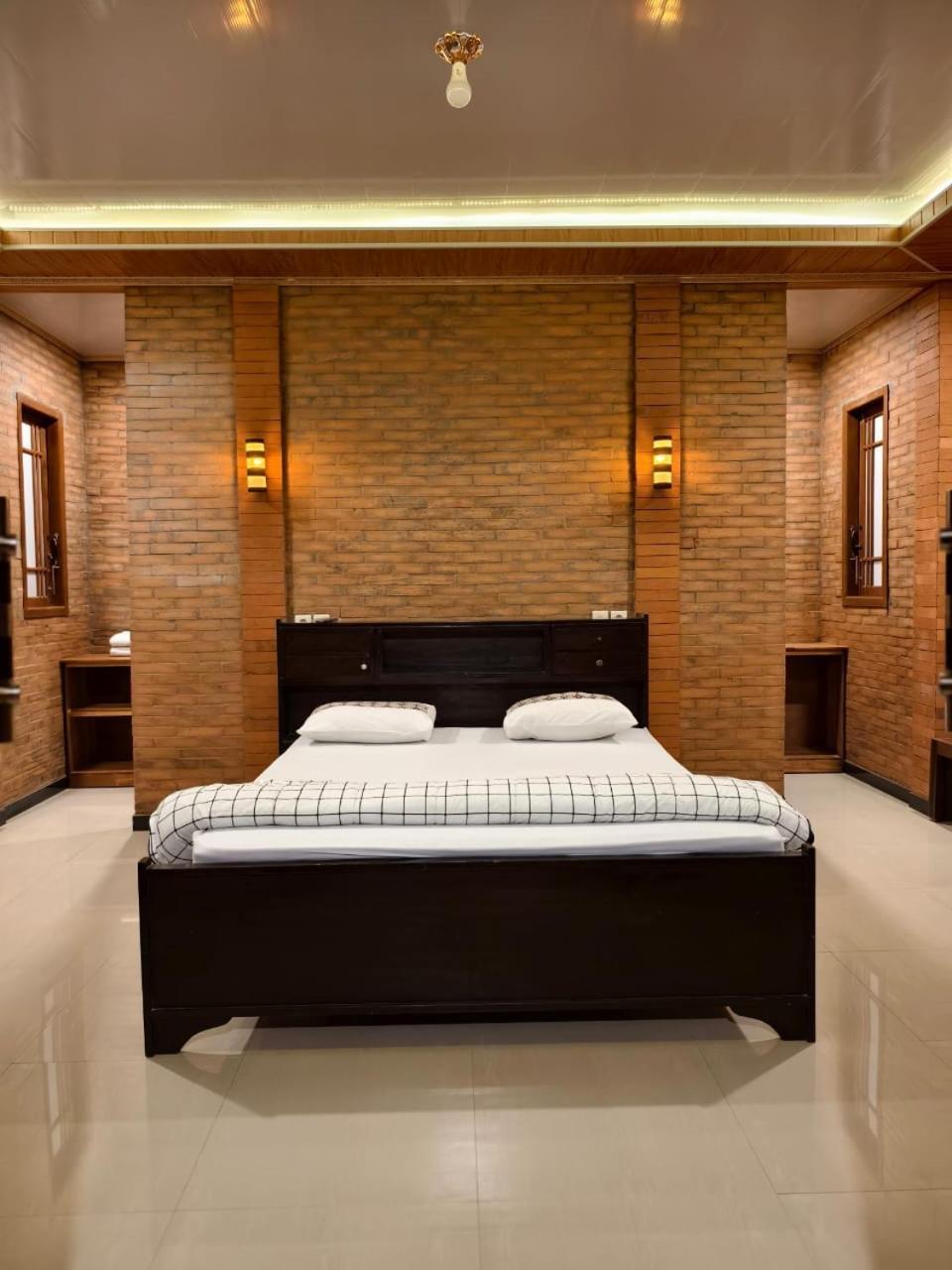 Lotus 2 Guest House Magelang Exteriör bild