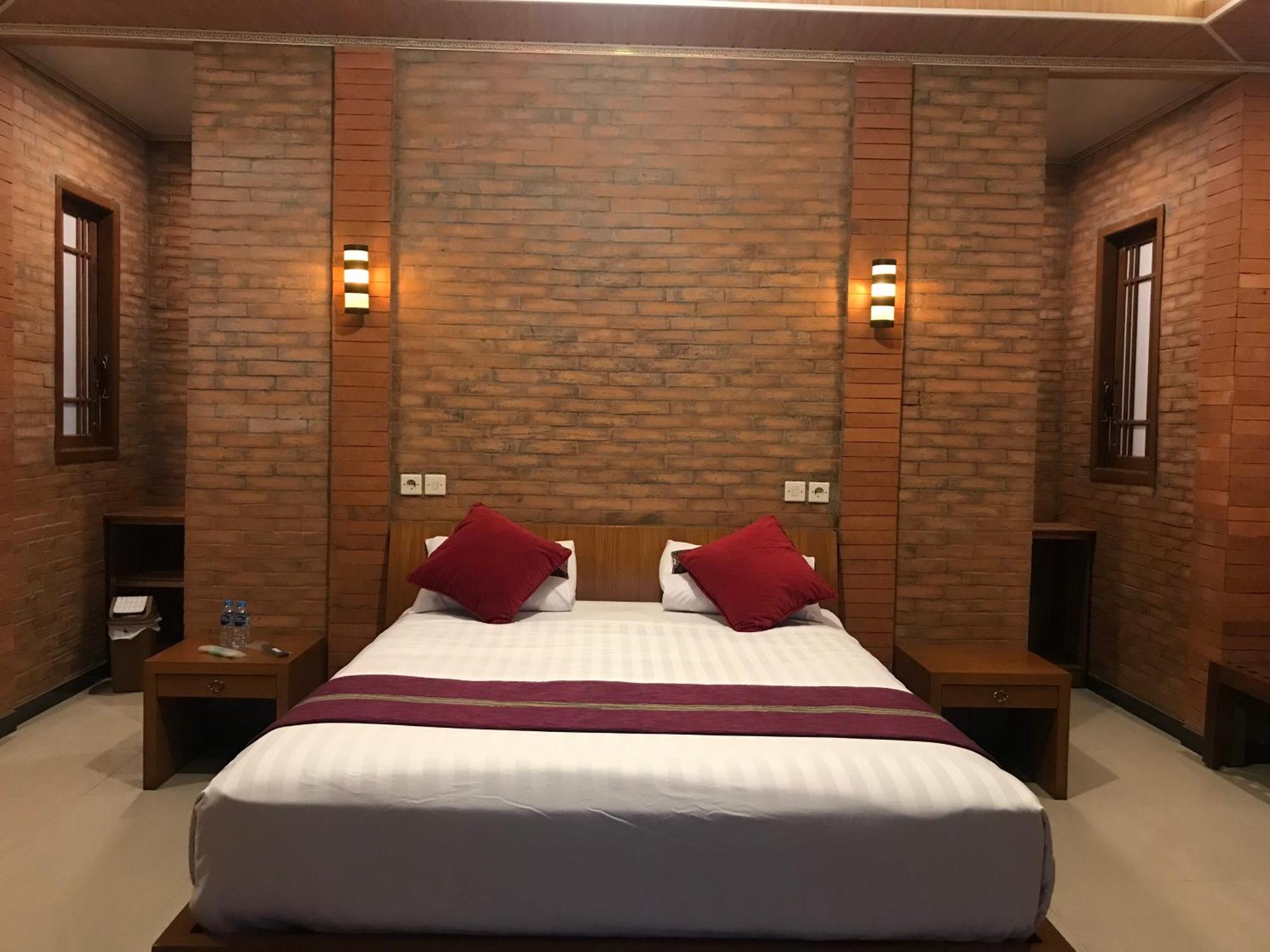Lotus 2 Guest House Magelang Exteriör bild